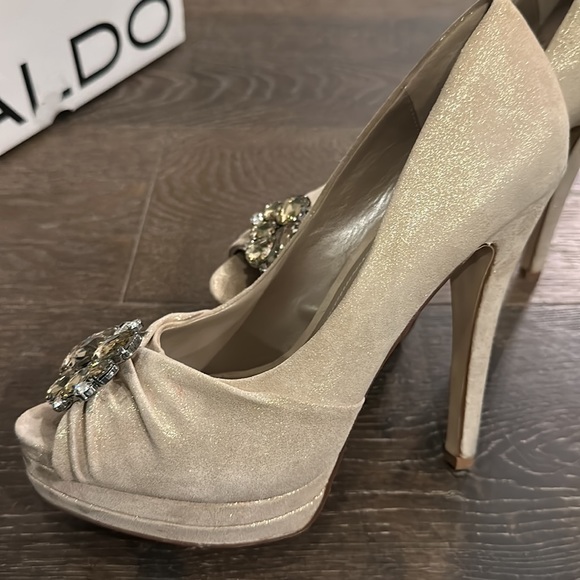 ALDO high heel peep toe pump. - Picture 8 of 13